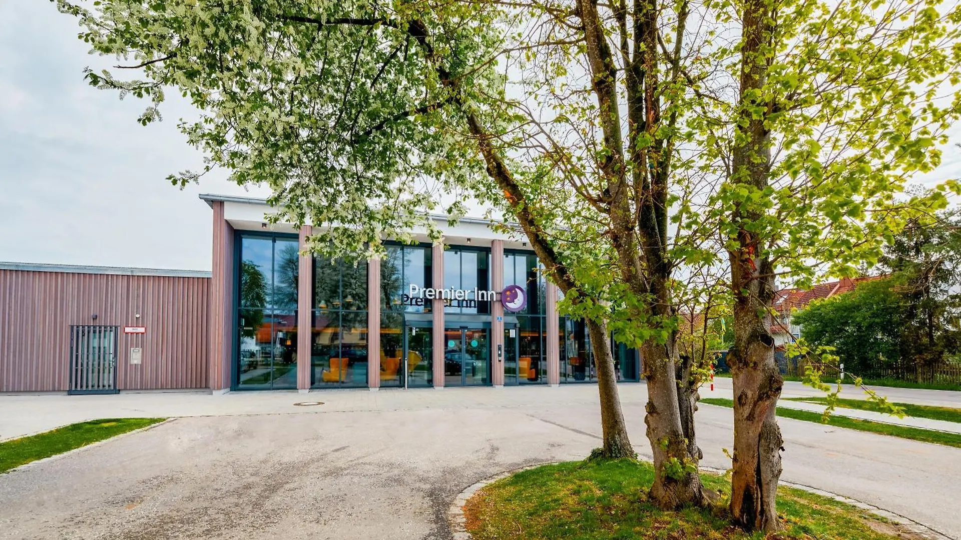 *** Hotel Premier Inn Muenchen Airport Sued Hallbergmoos Germany